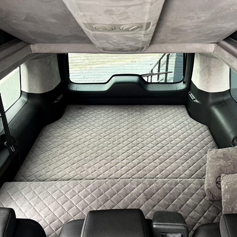Zmiana fabrycznej tapicerki na szarą Alcantarę - Toyota Proace Verso