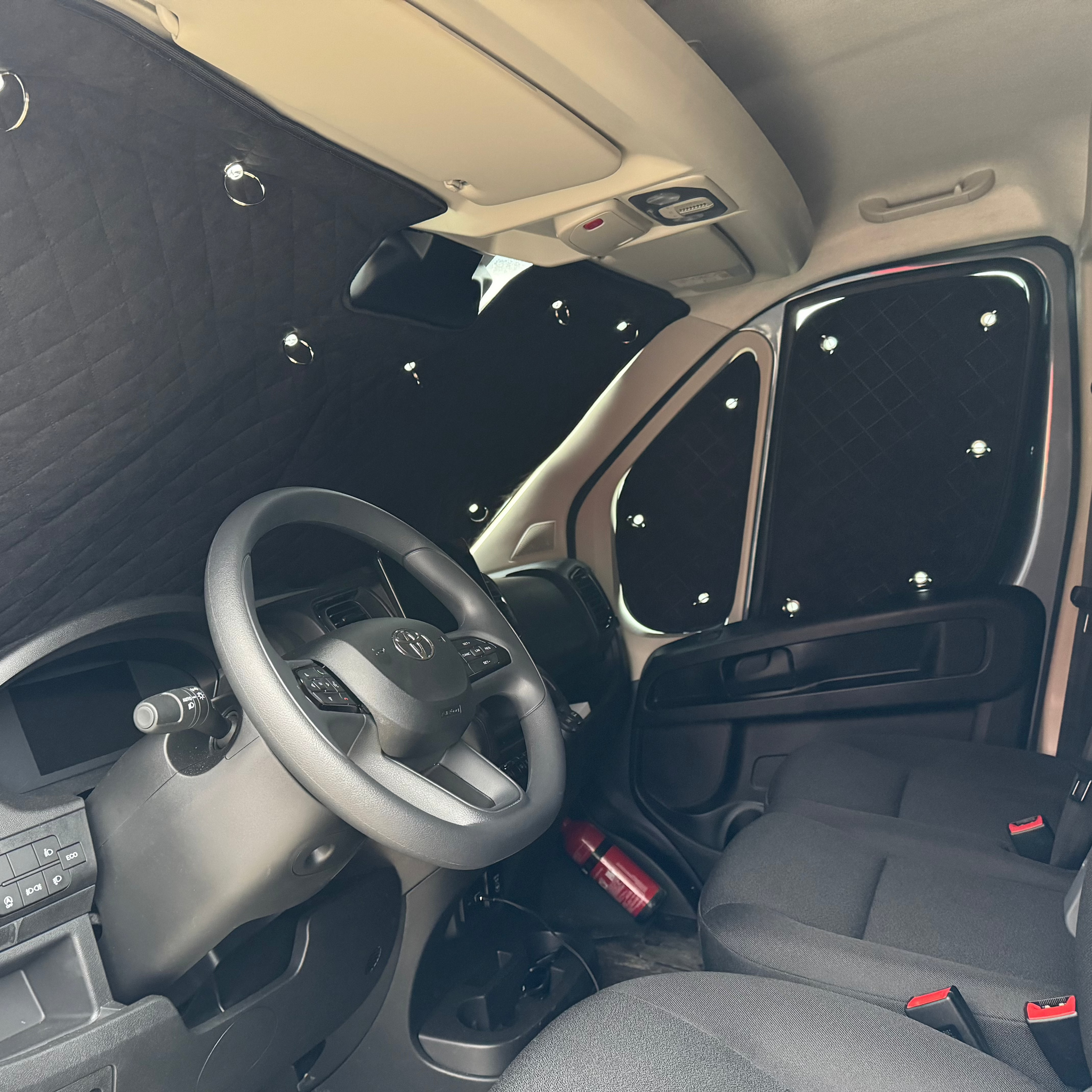 Maty izolujące na przednie szyby - Toyota Proace MAX (czarne)