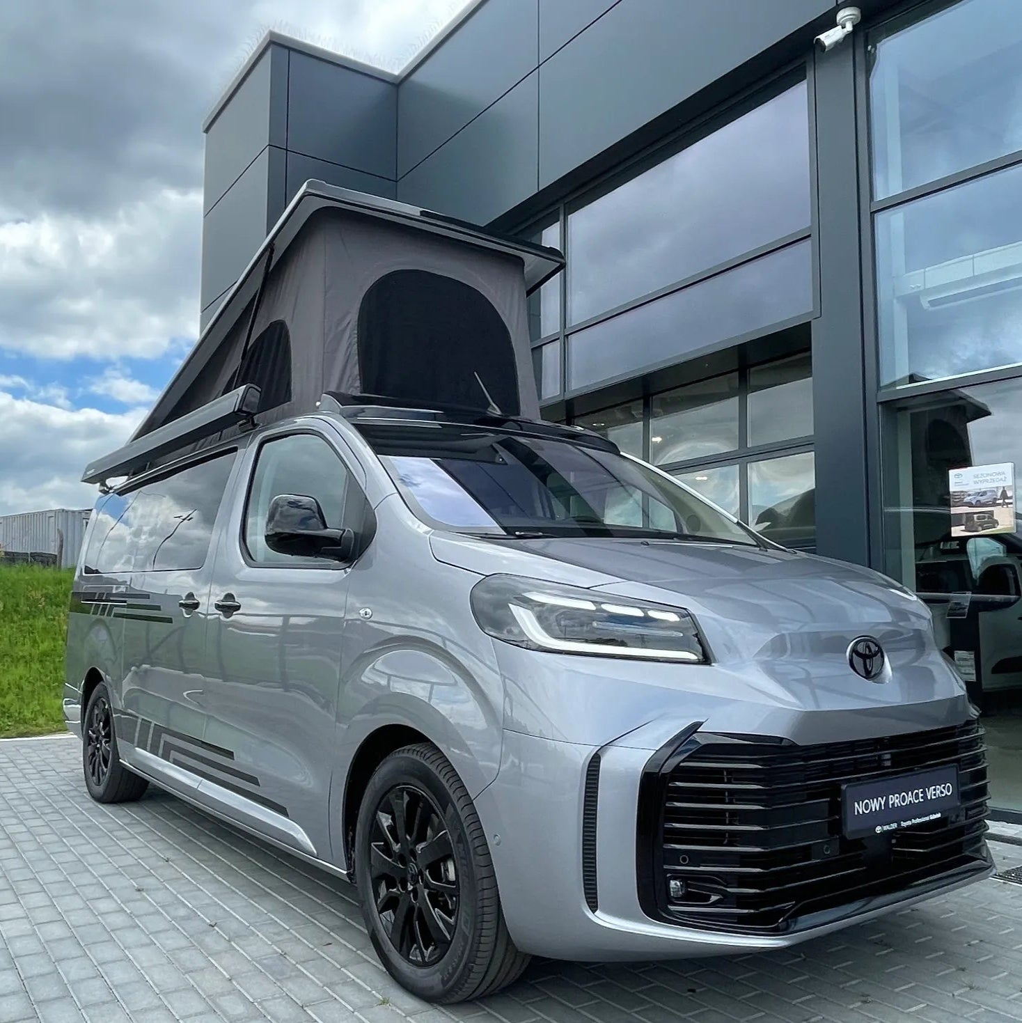 Markiza Dometic PW1100 2.6m Toyota Proace z montażem